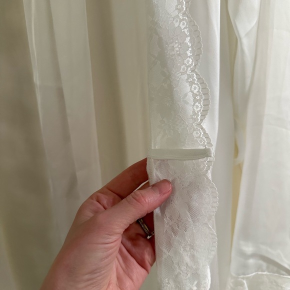 Kat the Label Sidney Robe — Ivory - Picture 9 of 12